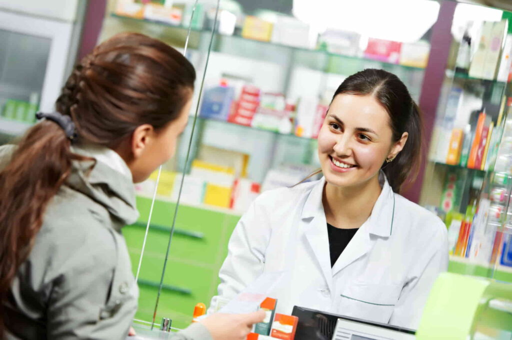 farmacista contenta
