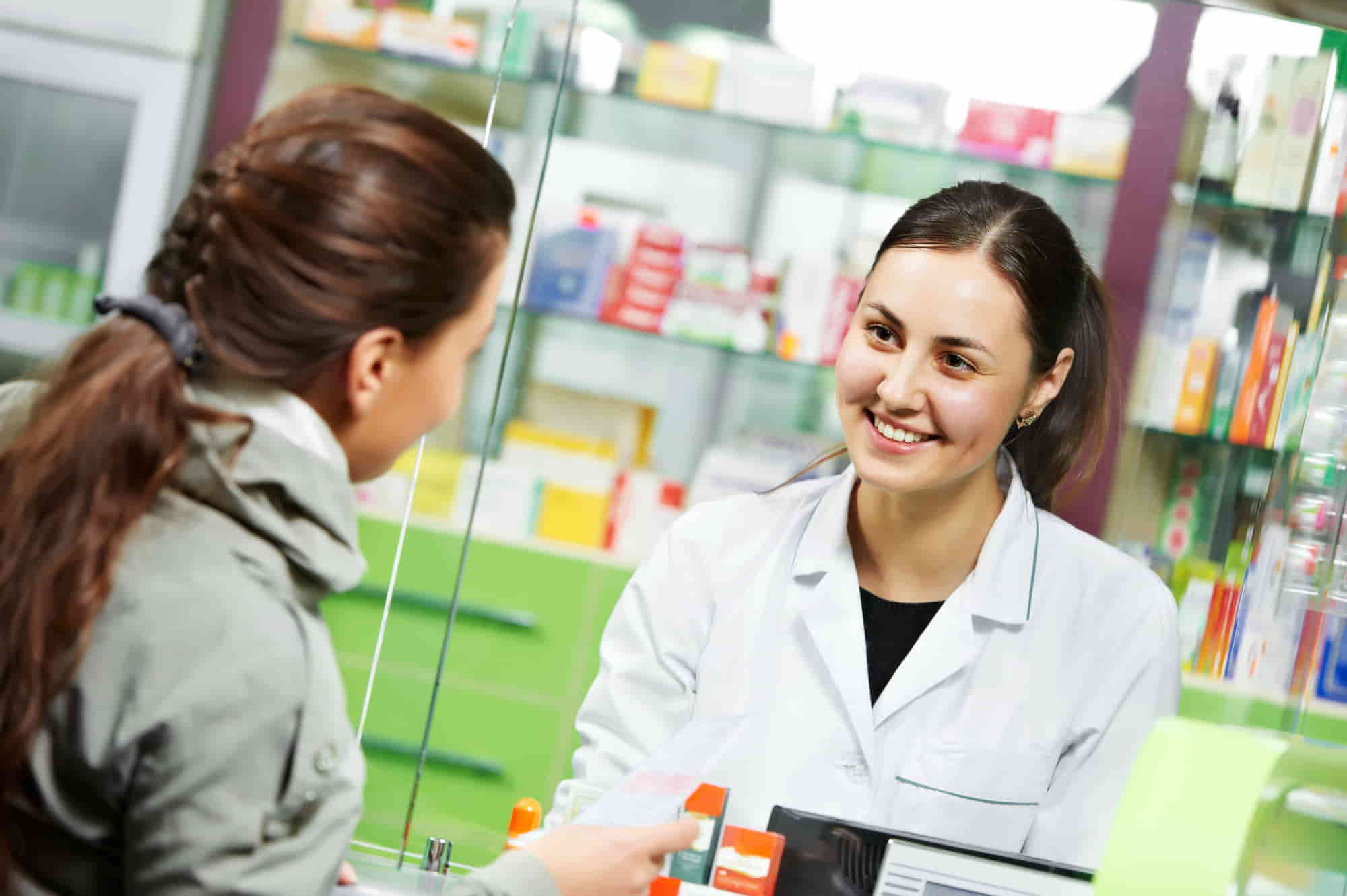 farmacista contenta